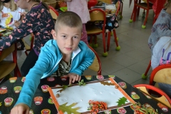 uczeń przy stoliku